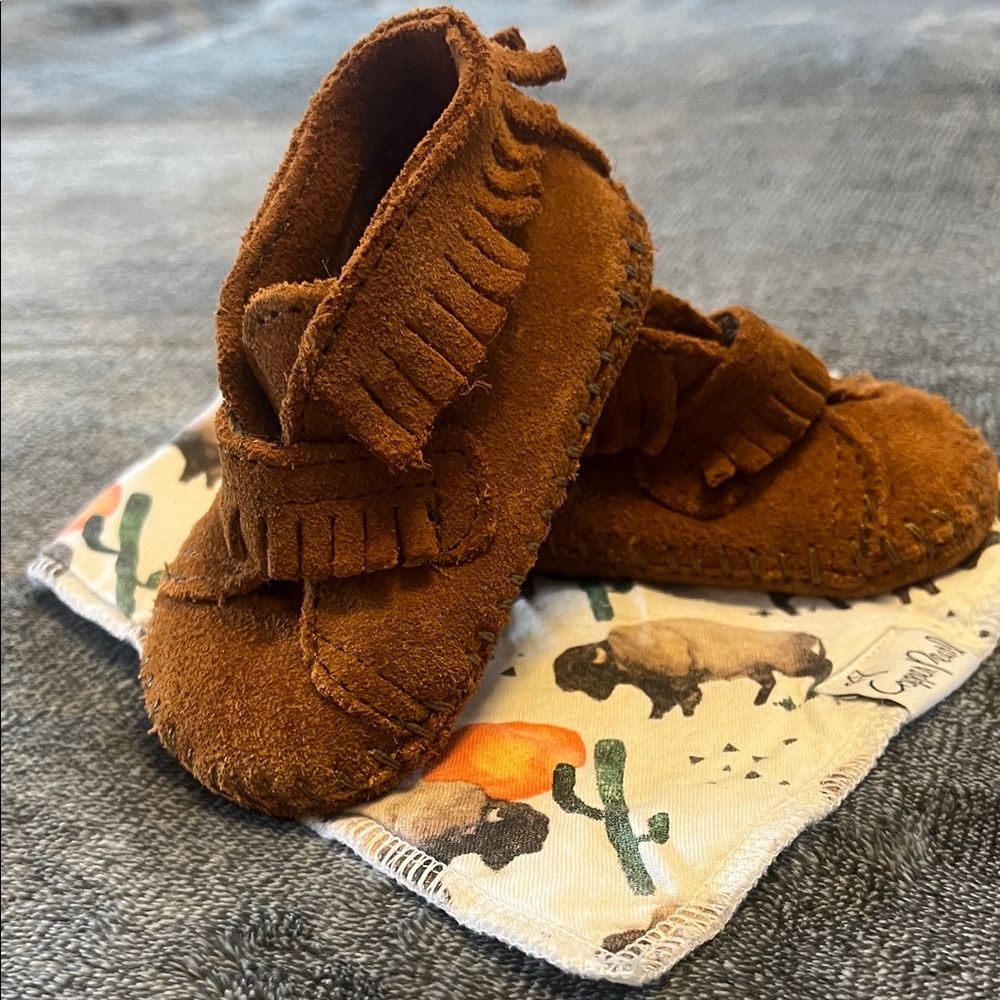 Minnetonka Kids Tan Moccasins